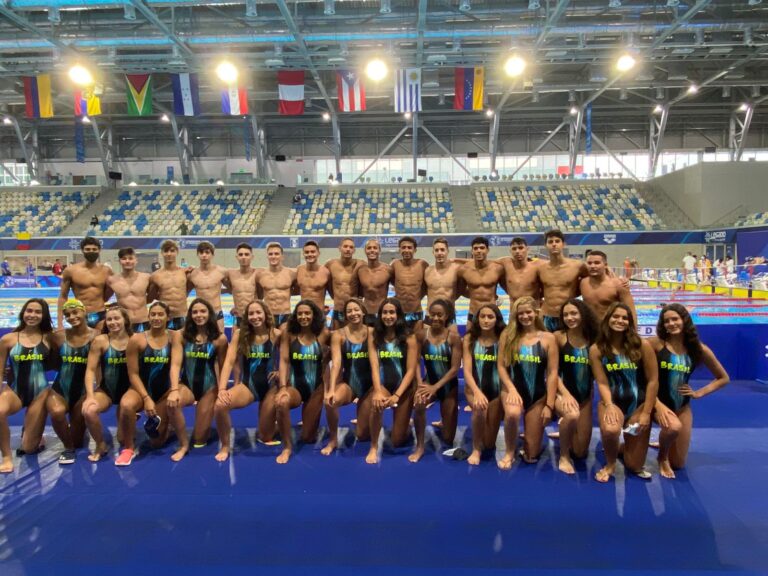 Fabiola Molina Store veste a Seleção Brasileira Juvenil de Natação no Campeonato Sul-Americano de Lima