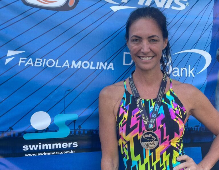 Fabíola Molina conquista ouro e quebra recorde sul-americano no Brasileiro Master de Natação
